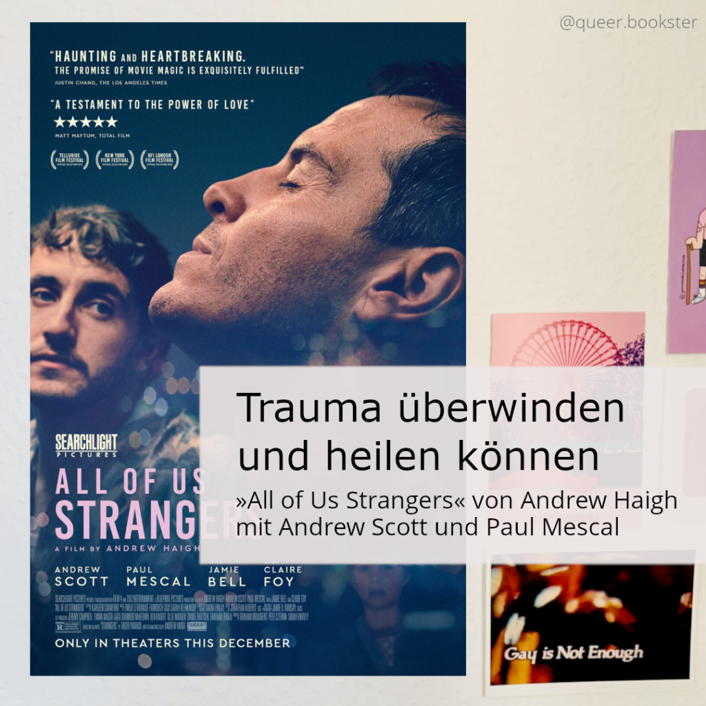 Das Filmposter zu »All of Us Strangers« hängt an einer Wand neben Postkarten. Davor ist die Überschrift des Beitrags geschrieben: Trauma überwinden und heilen können. »All of us strangers« von Andrew Haigh mit Andrew Scott und Paul Mescal.